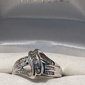 Ladies 10k White Gold Fashion Diamond Ring size 6